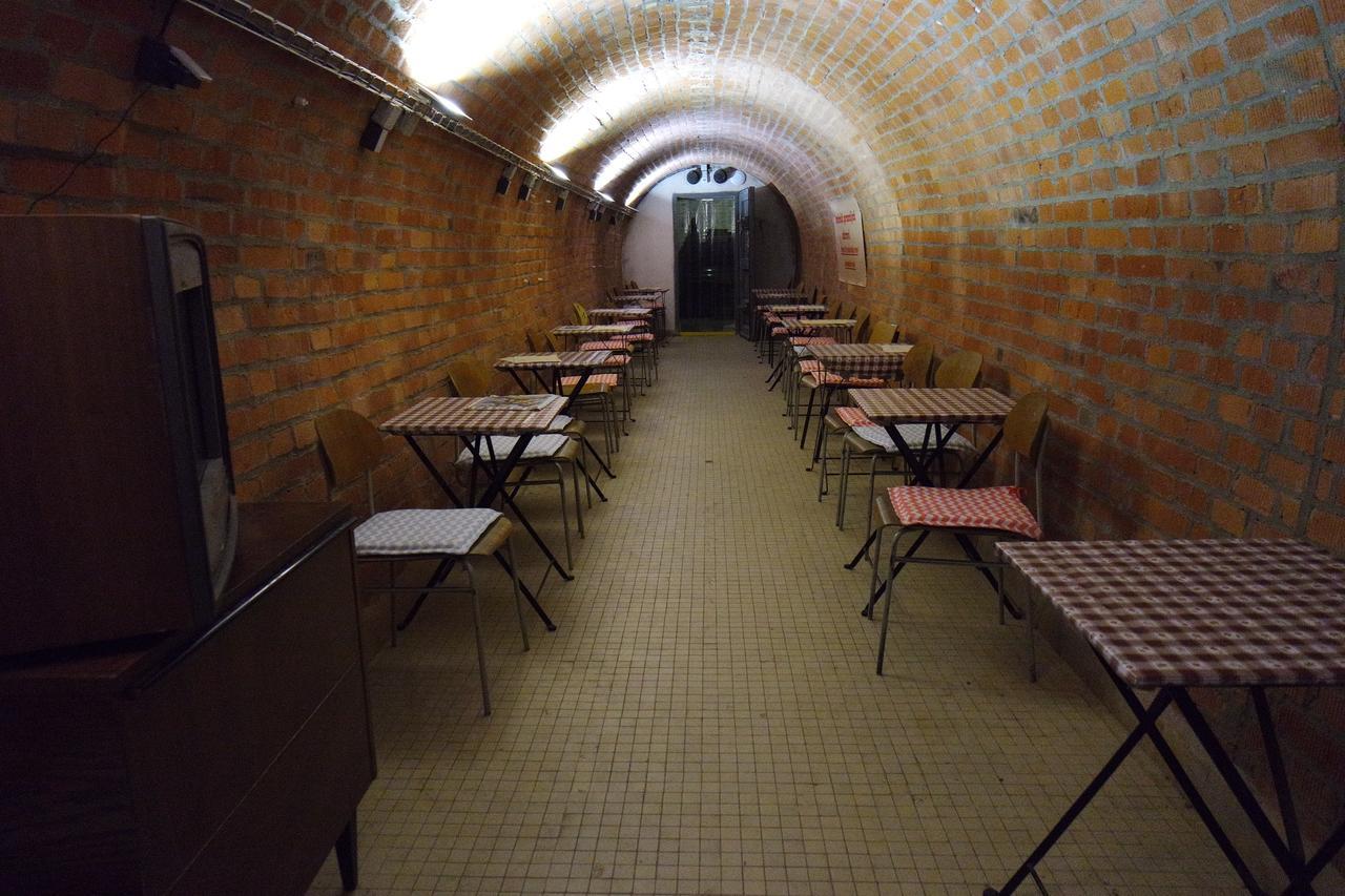 10-Z Bunker Hostel Brno Exterior photo